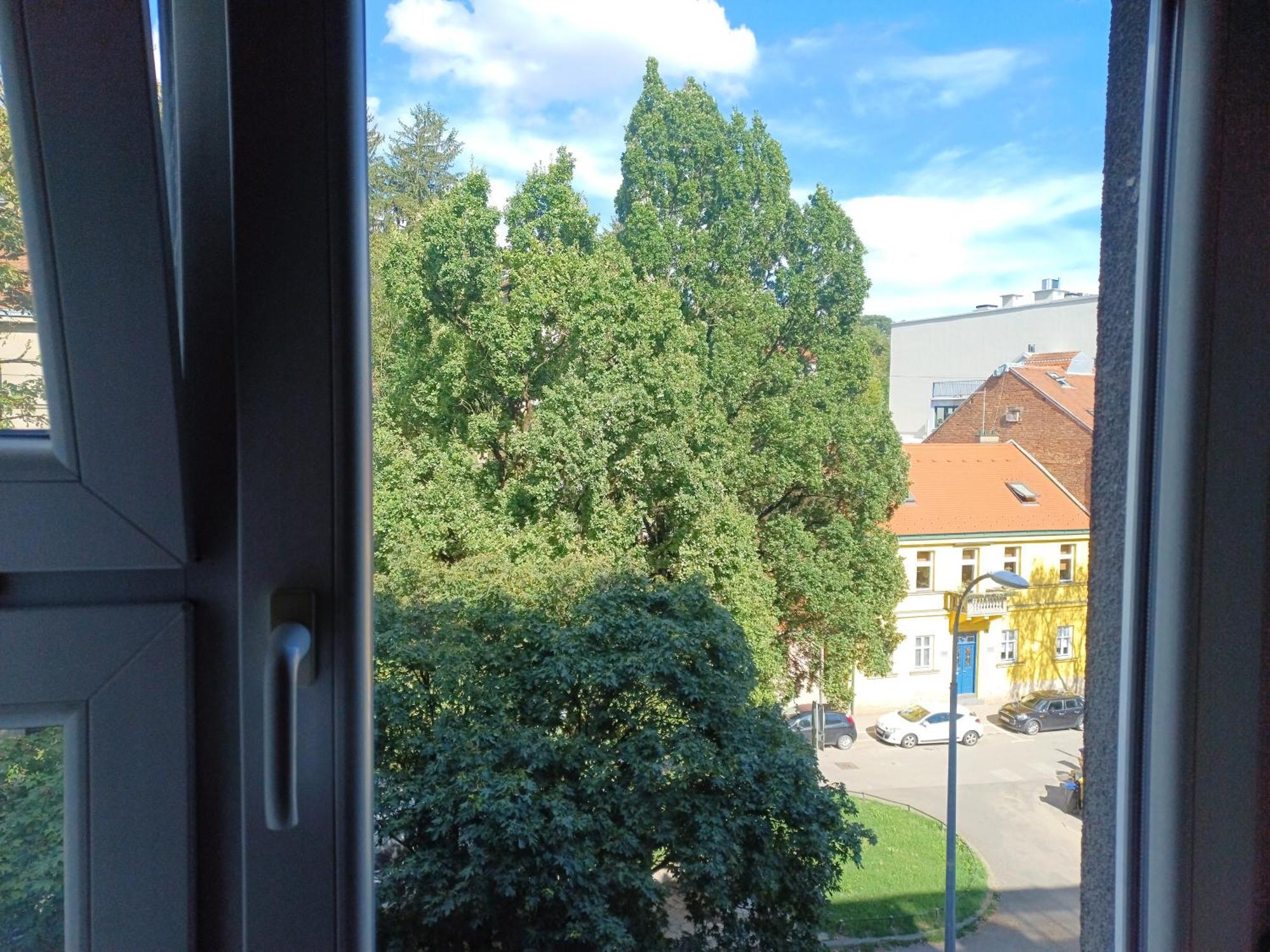 Mali Plac